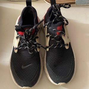 Copy- Nike react presto black phantom youth size 2